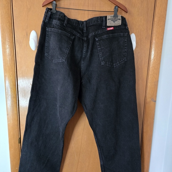 Wrangler Black Relaxed Fit Jeans Classic Style - Picture 3 of 5